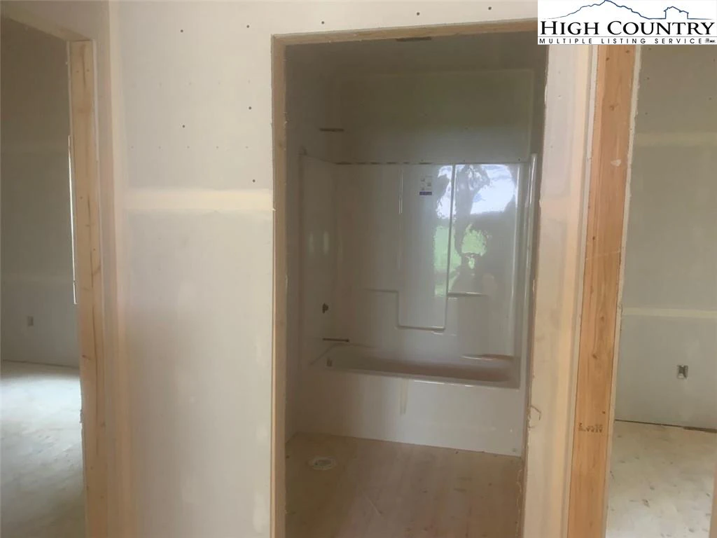 Image number 5 for the current listing
