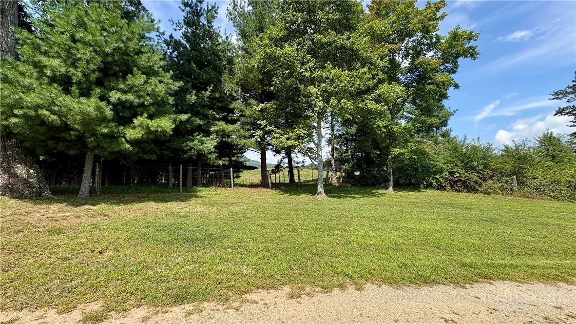 Image number 17 for the current listing