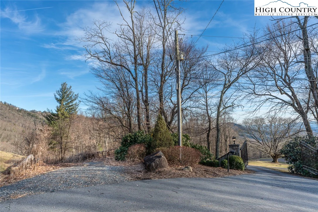 Image number 15 for the current listing