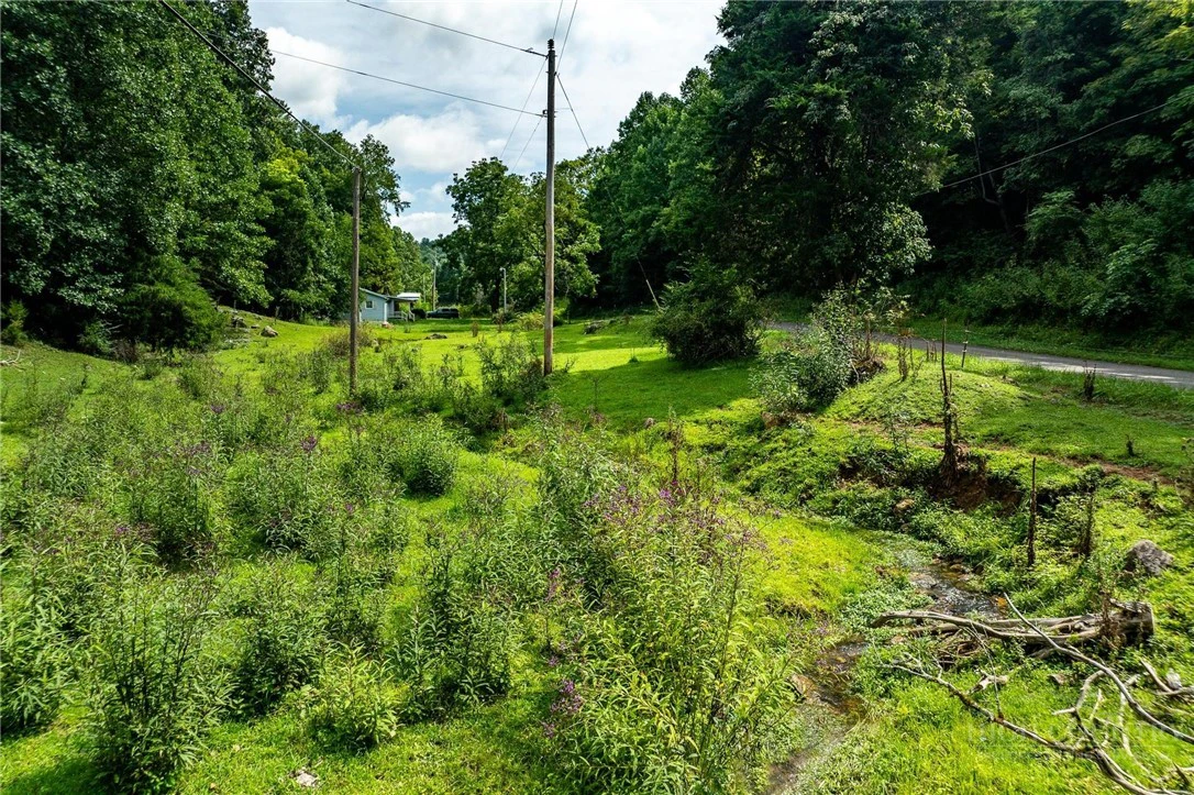 Image number 18 for the current listing