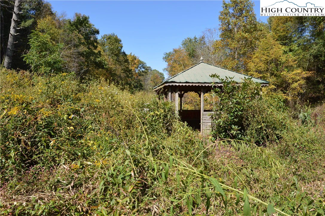 Image number 14 for the current listing