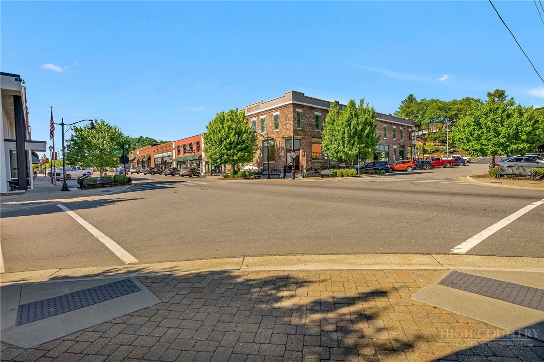 Image number 15 for the current listing
