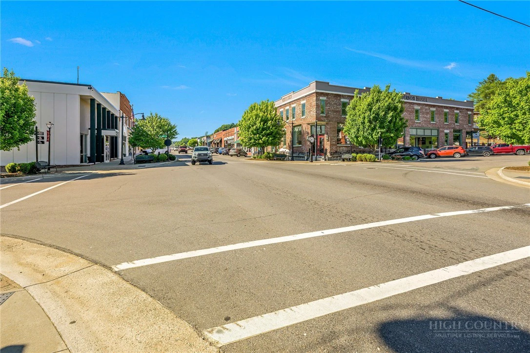 Image number 17 for the current listing