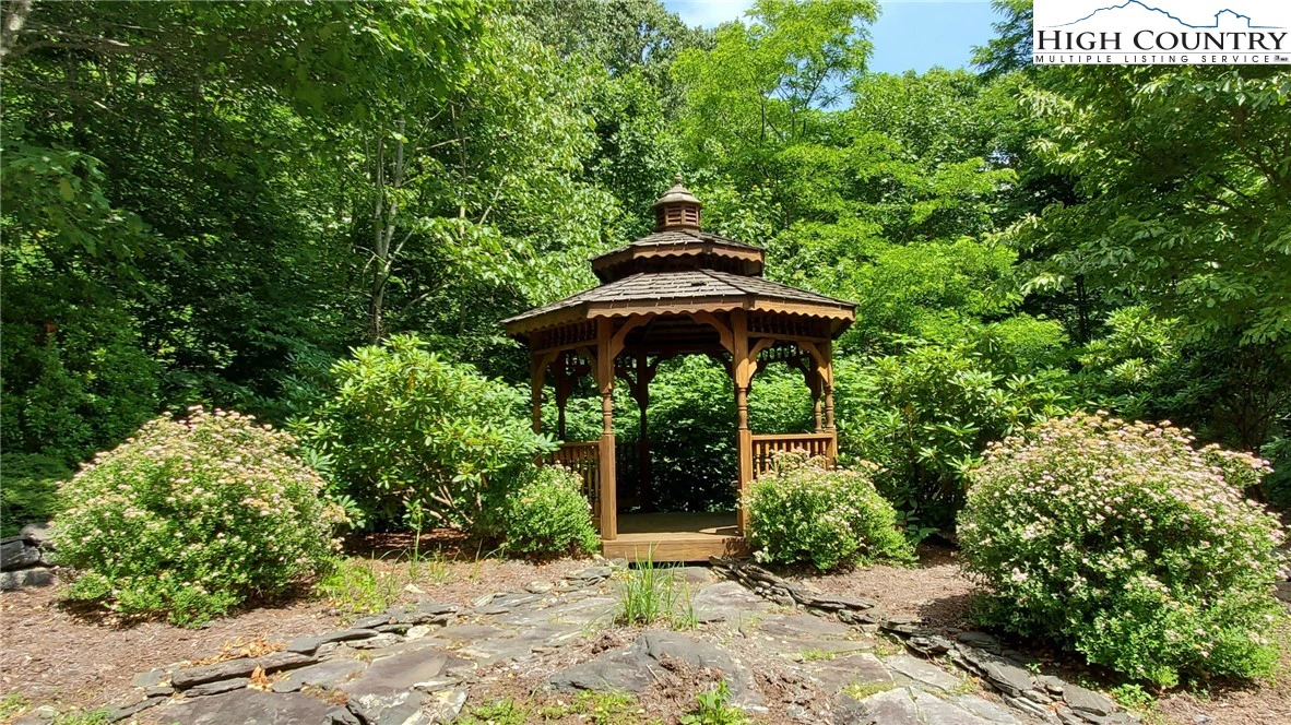 Image number 13 for the current listing