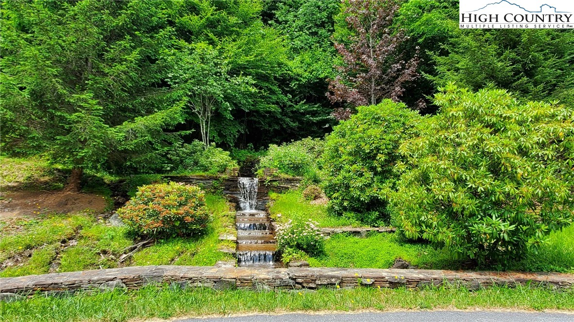 Image number 2 for the current listing