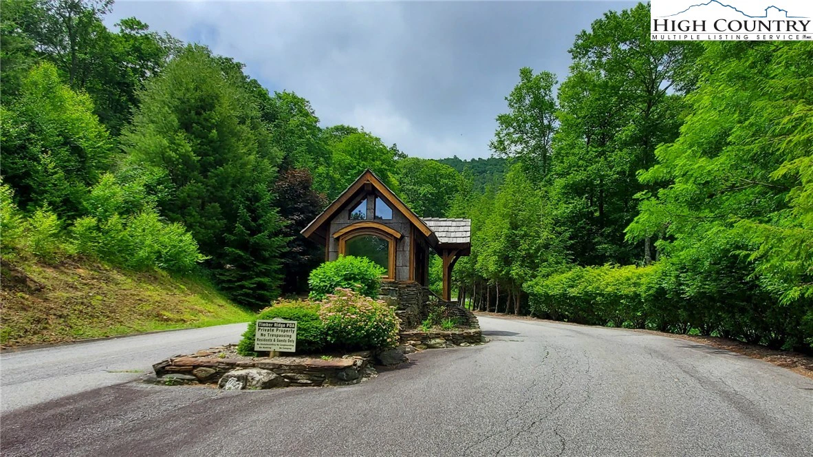 Image number 15 for the current listing