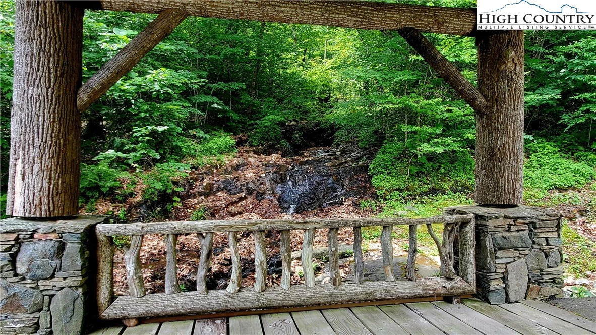 Image number 18 for the current listing