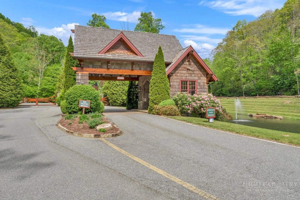 Image number 12 for the current listing