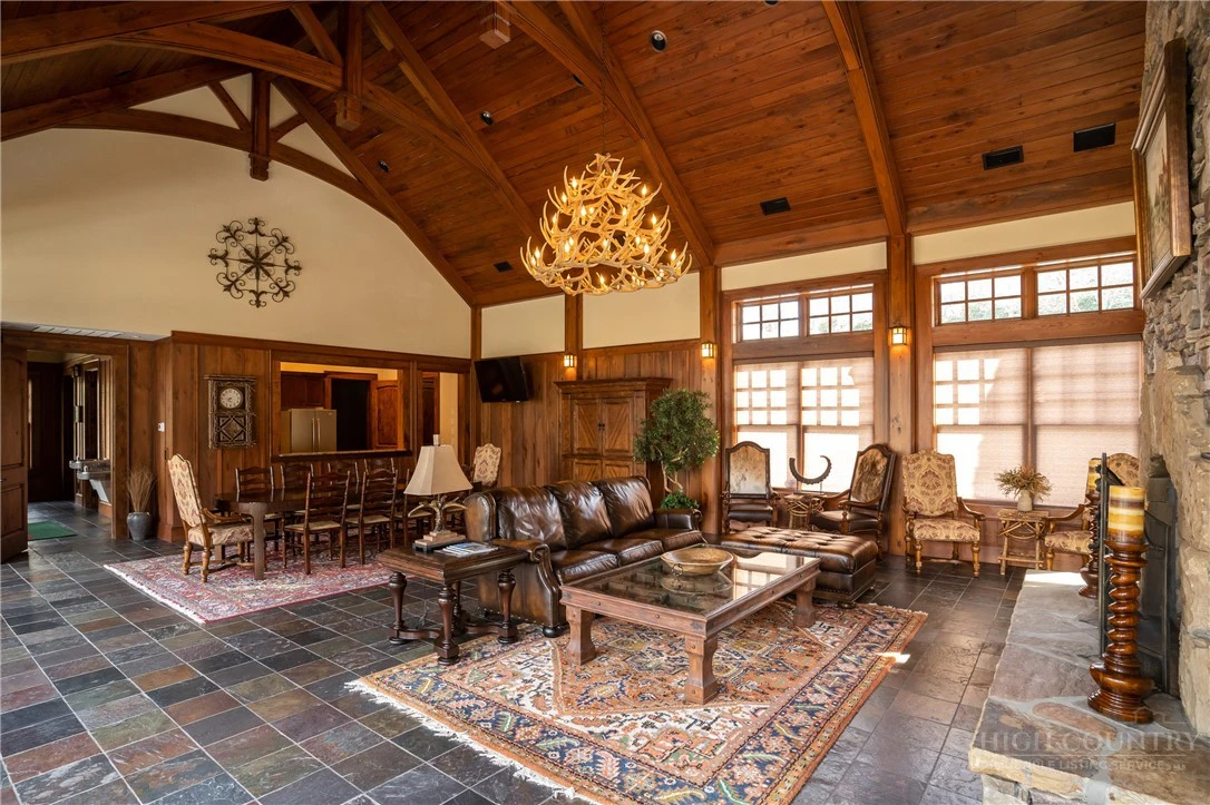 Image number 16 for the current listing