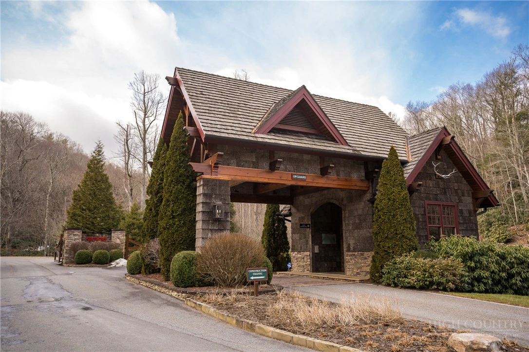 Image number 19 for the current listing
