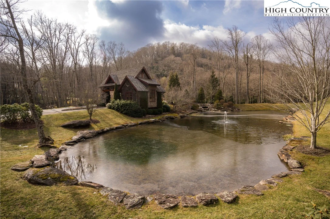 Image number 4 for the current listing