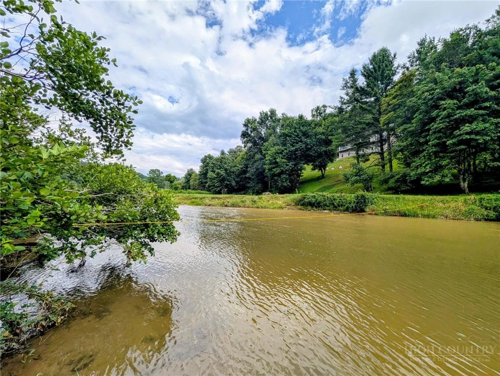 Image number 11 for the current listing