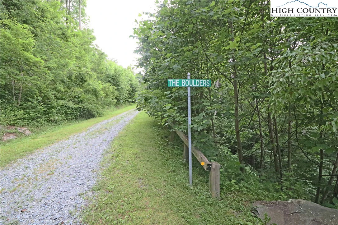 Image number 13 for the current listing