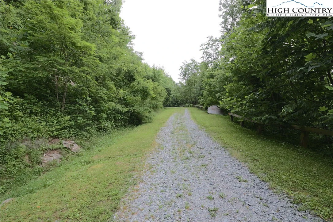 Image number 14 for the current listing