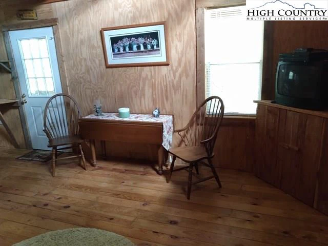 Image number 2 for the current listing