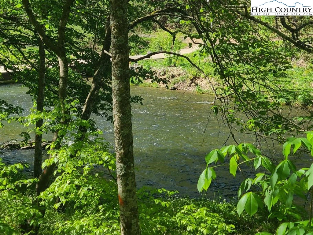 Image number 15 for the current listing