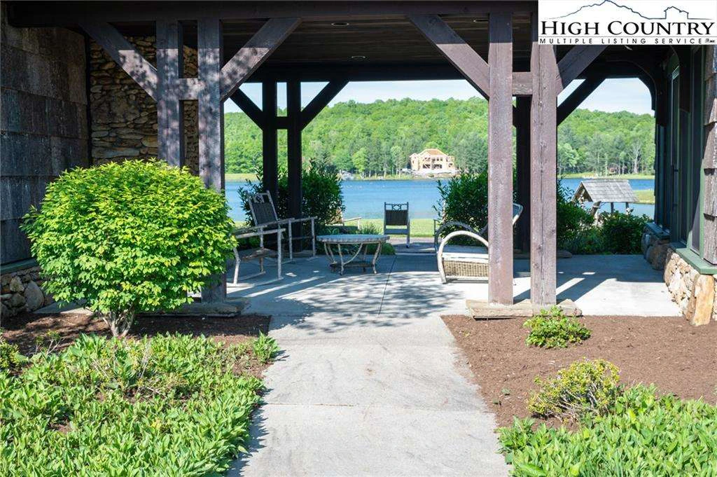 Image number 13 for the current listing