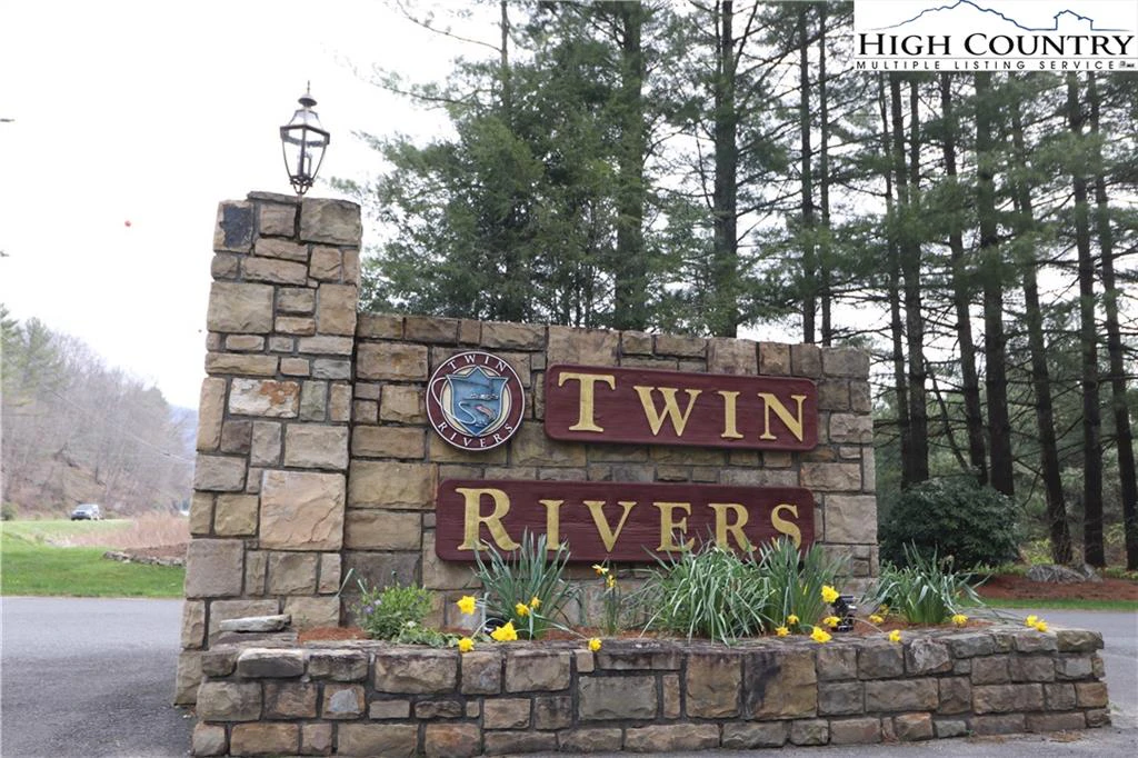 Image number 1 for the current listing