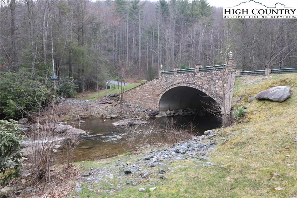 Image number 9 for the current listing