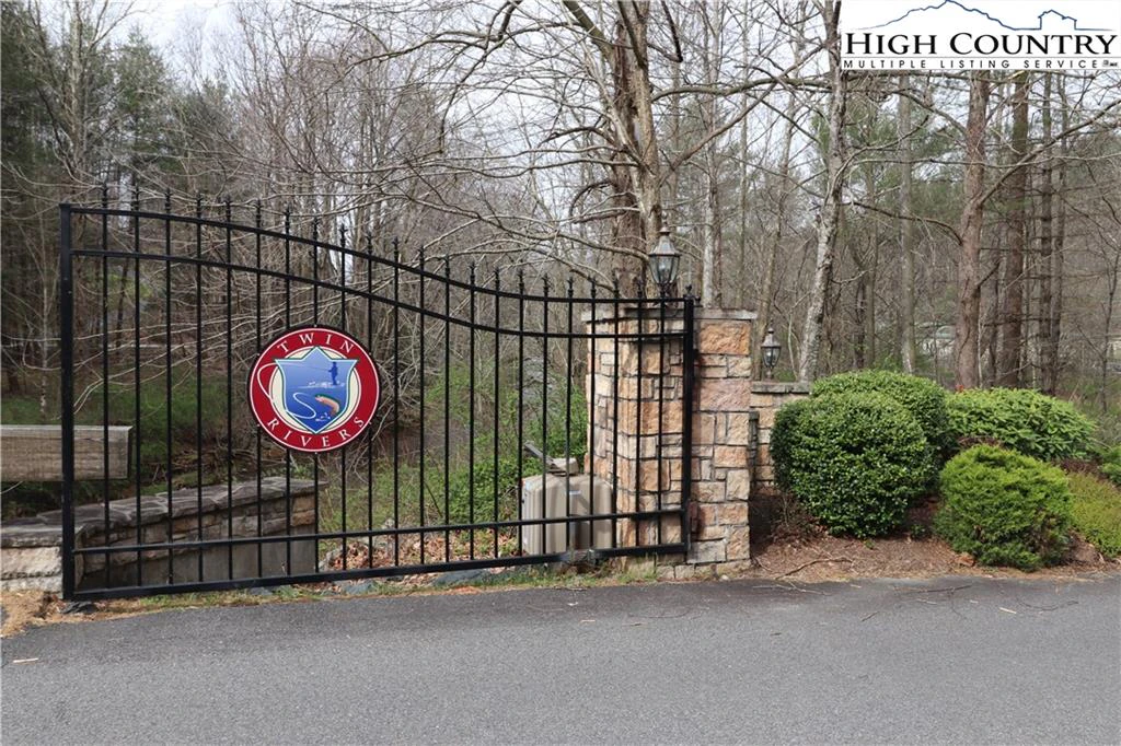 Image number 3 for the current listing