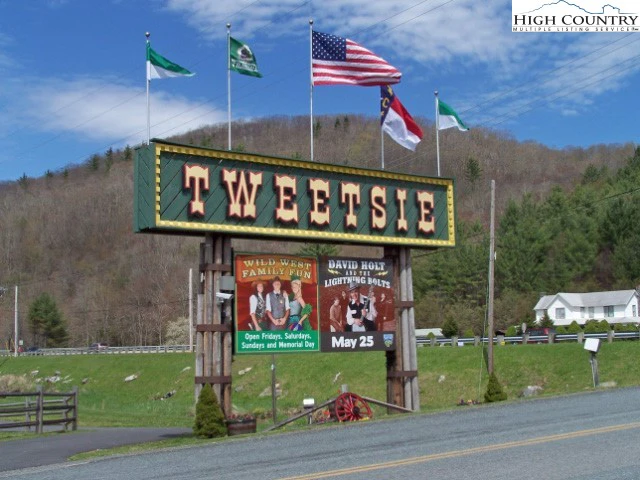 Image number 12 for the current listing