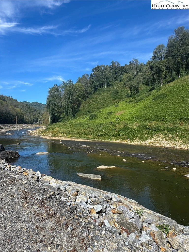 Image number 1 for the current listing