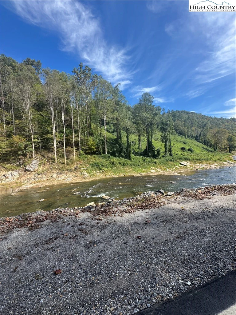 Image number 11 for the current listing