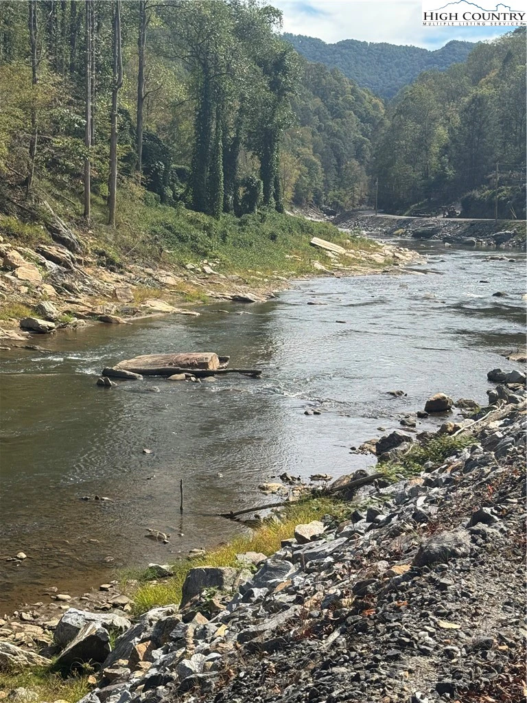 Image number 13 for the current listing