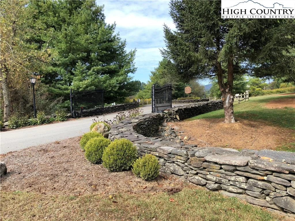 Image number 3 for the current listing