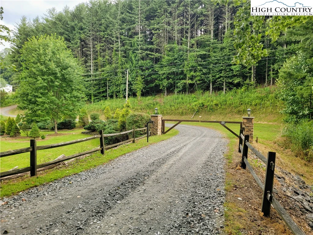 Image number 10 for the current listing