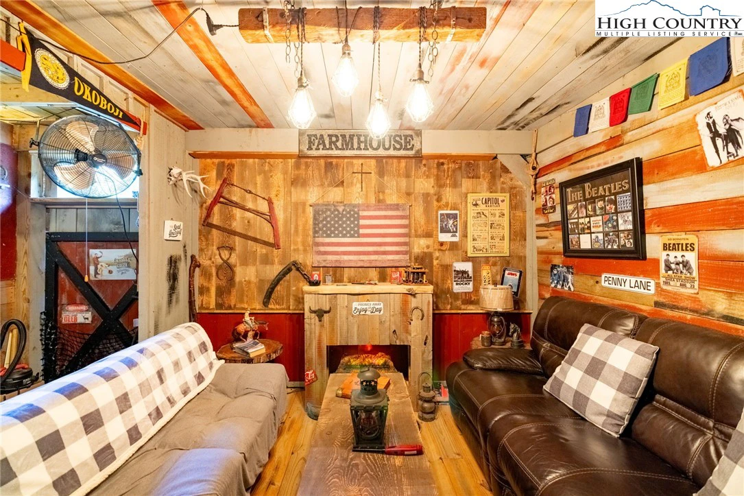 Image number 1 for the current listing