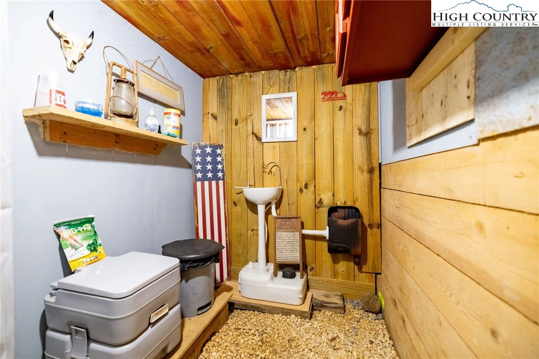 Image number 3 for the current listing
