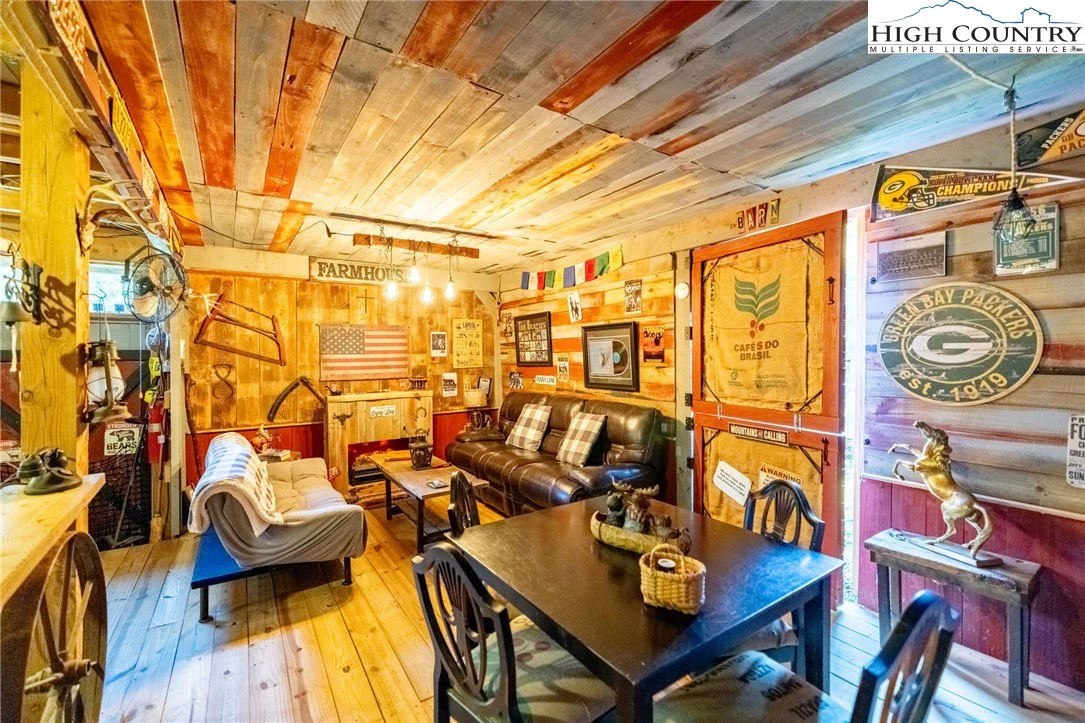 Image number 5 for the current listing