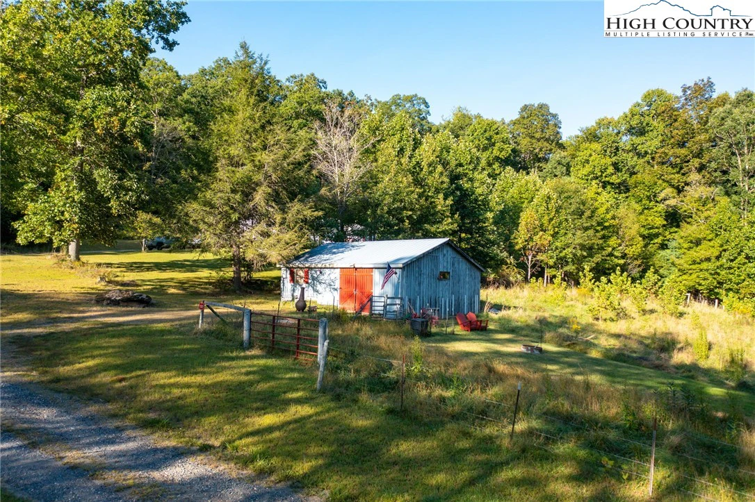 Image number 11 for the current listing