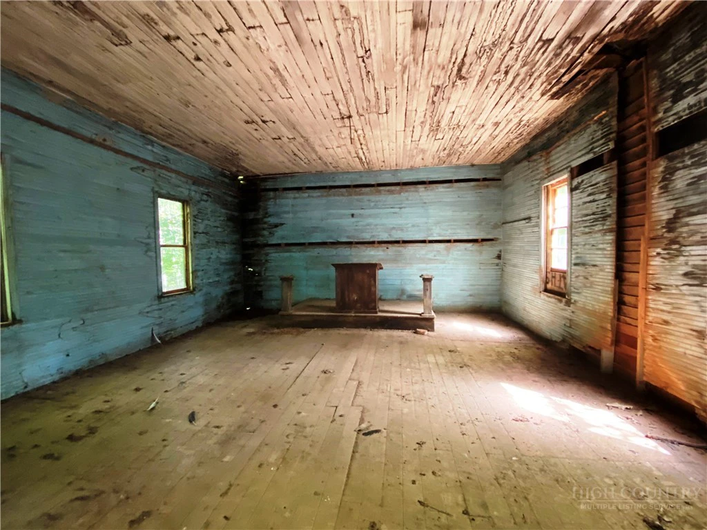 Image number 2 for the current listing