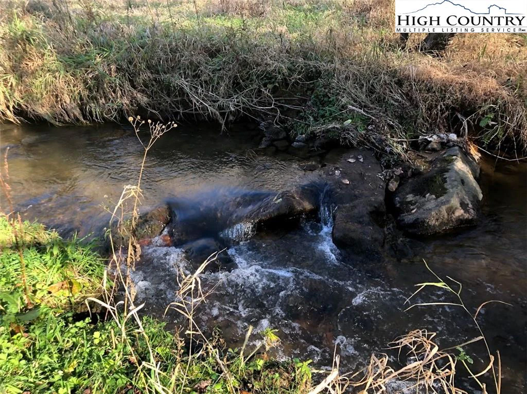 Image number 16 for the current listing