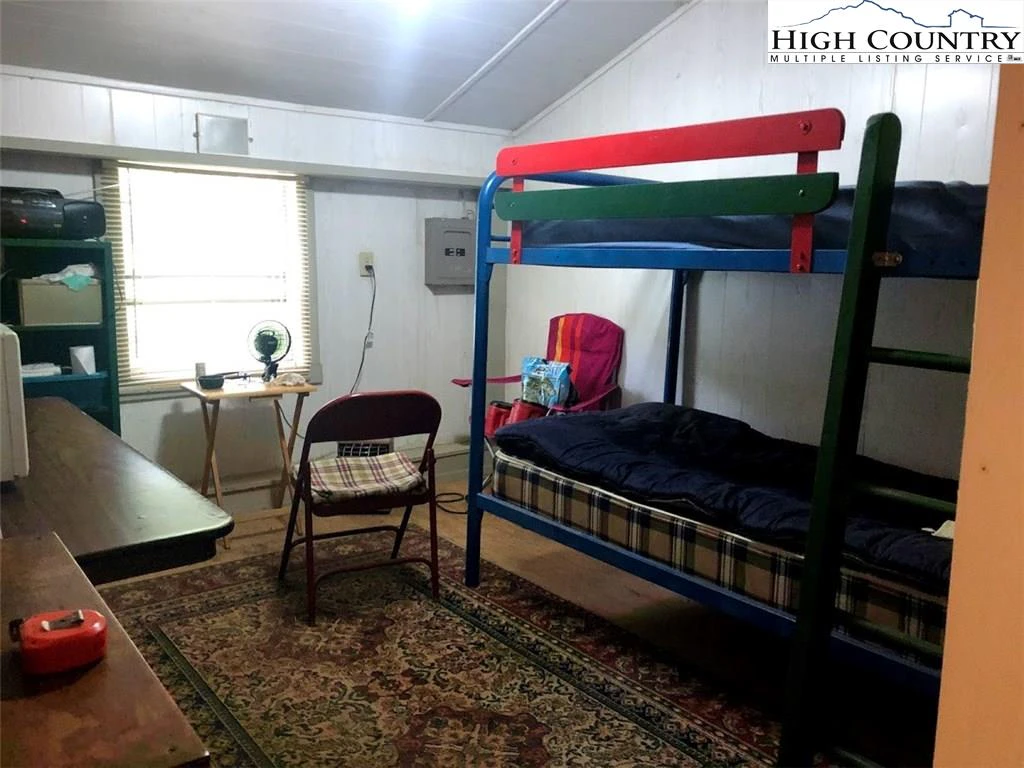 Image number 4 for the current listing