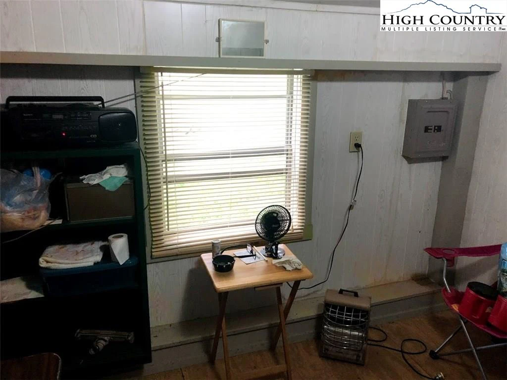 Image number 7 for the current listing
