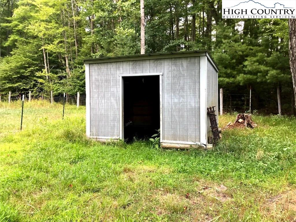 Image number 2 for the current listing