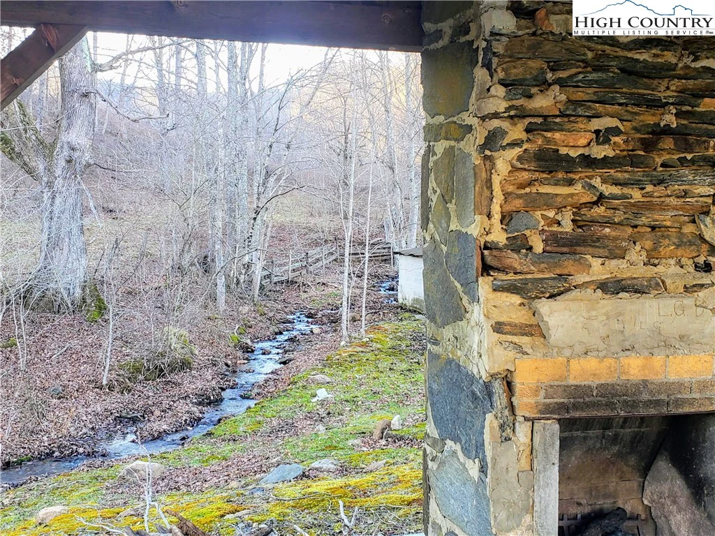 Image number 14 for the current listing