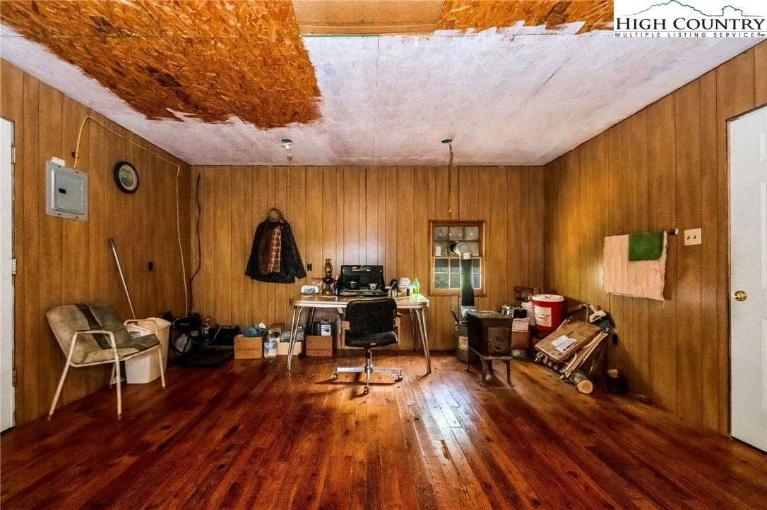 Image number 2 for the current listing