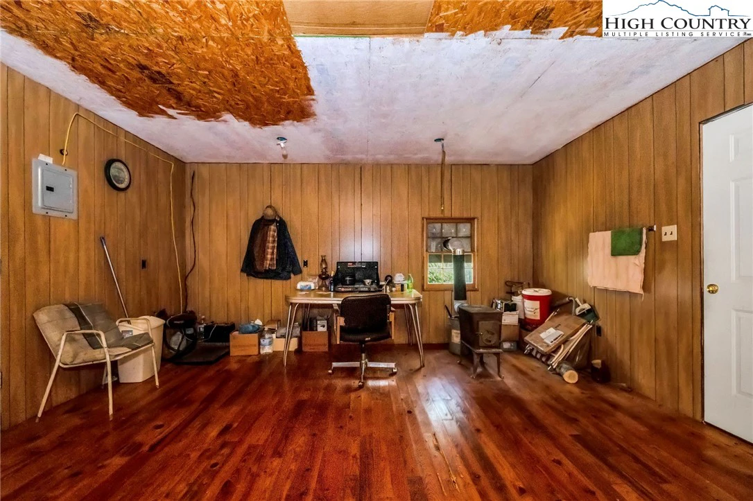 Image number 15 for the current listing