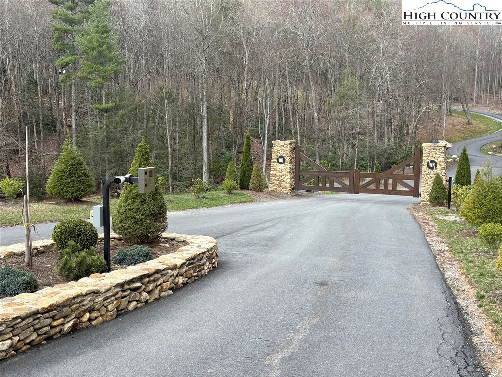 Image number 5 for the current listing