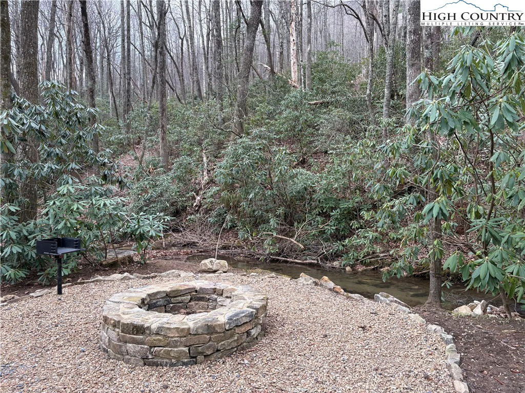Image number 14 for the current listing