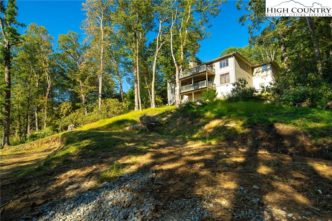 Image number 15 for the current listing