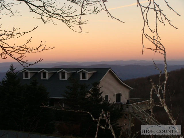 Image number 5 for the current listing
