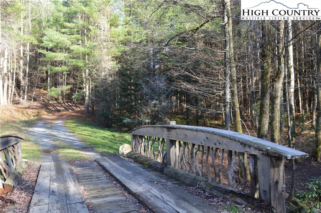 Image number 1 for the current listing