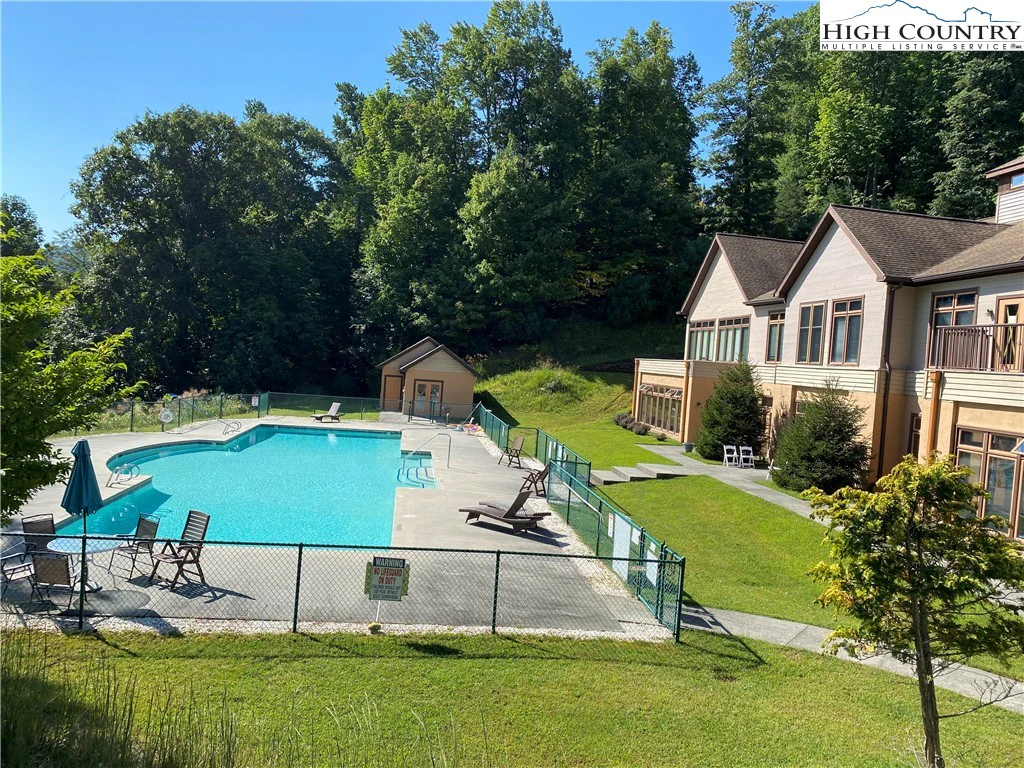 Image number 11 for the current listing