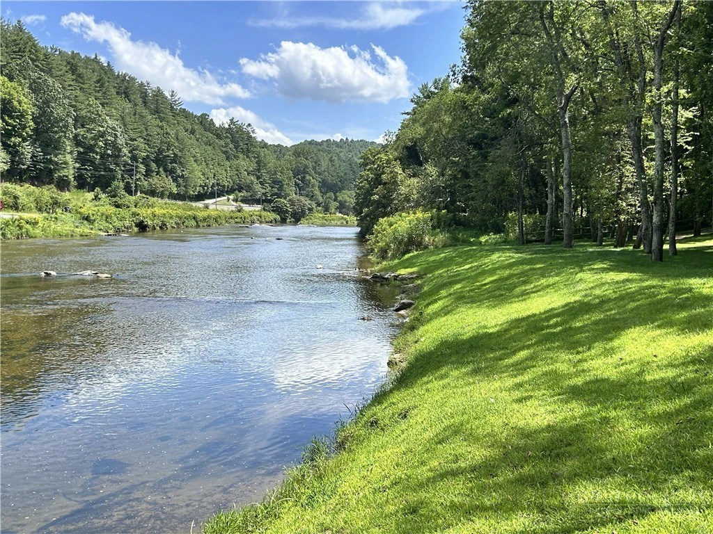 Image number 9 for the current listing