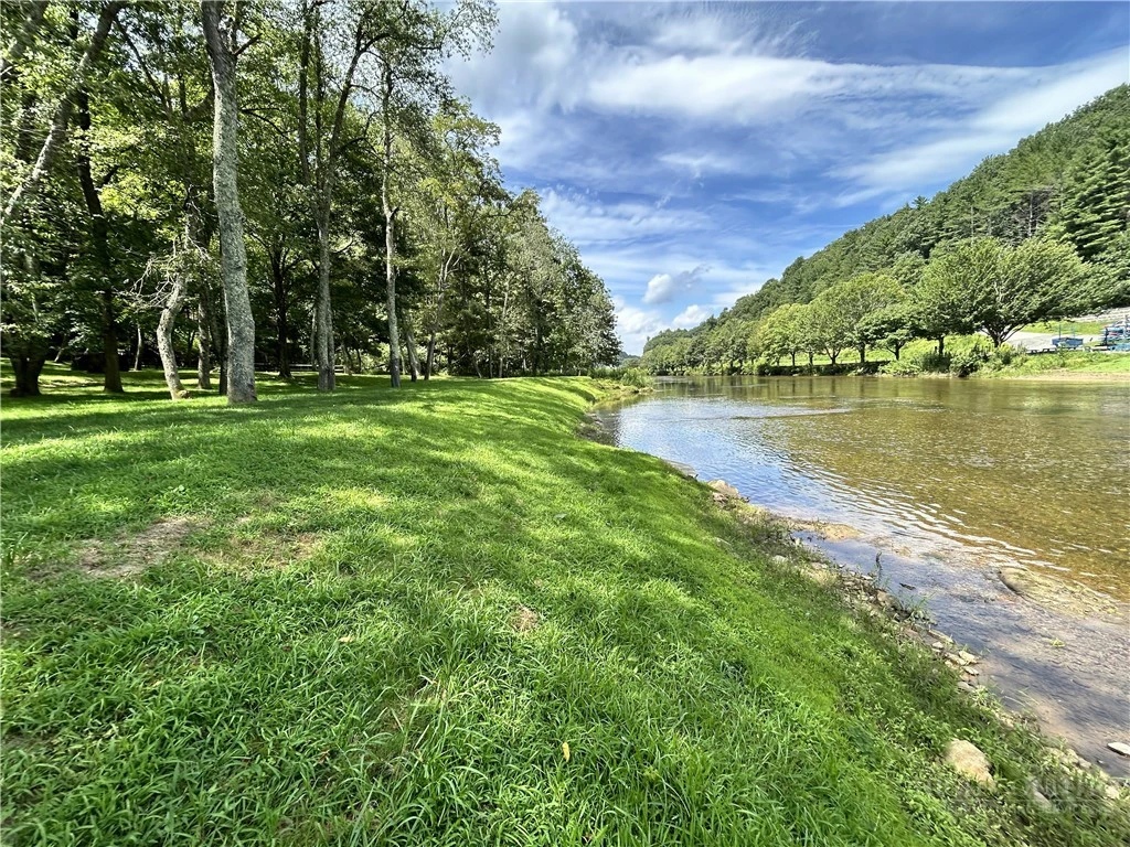 Image number 11 for the current listing